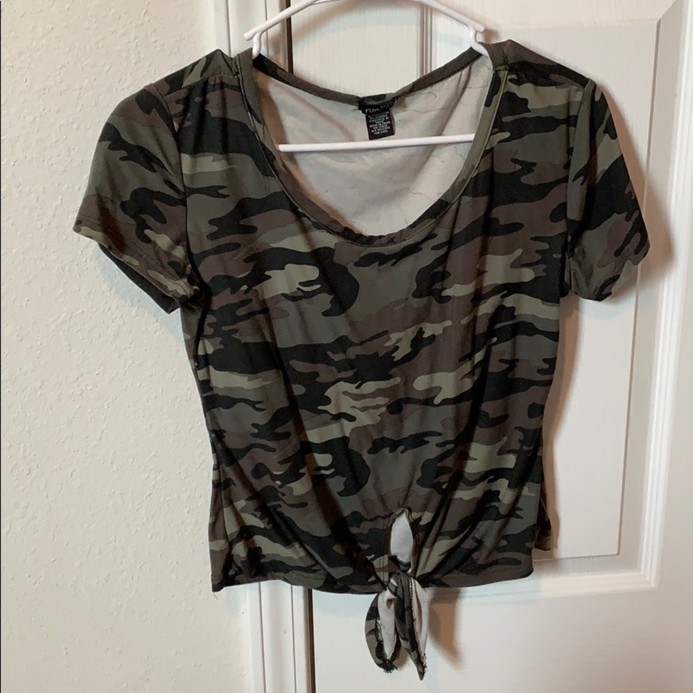 M Camo Cropped T-Shirt with Front Ties